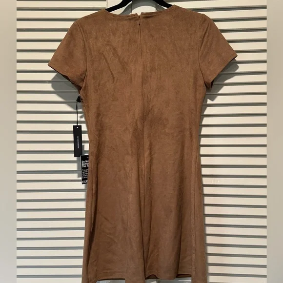 Express Women’s Brown Seude Mini Dress with tie up front size 6 - Picture 7 of 8